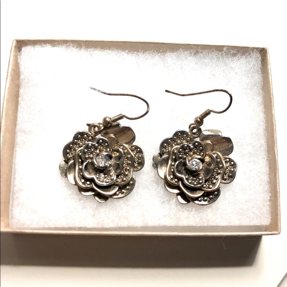 gold plated rose earrings faux diamond - Picture 3 of 4